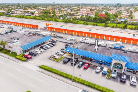 Commercial property in Miami, Florida № 2076849 - photo 14