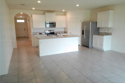 Casa en alquiler en Palm Bay, Florida, 4 dormitorios, 169.83 m2 № 1922351 - foto 19