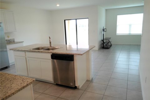 Casa en alquiler en Palm Bay, Florida, 4 dormitorios, 169.83 m2 № 1922351 - foto 17