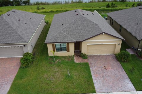 Casa en alquiler en Palm Bay, Florida, 4 dormitorios, 169.83 m2 № 1922351 - foto 2