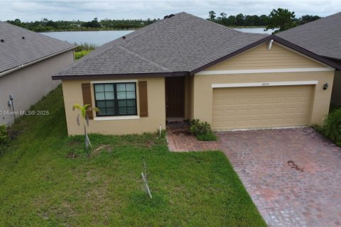 Casa en alquiler en Palm Bay, Florida, 4 dormitorios, 169.83 m2 № 1922351 - foto 1