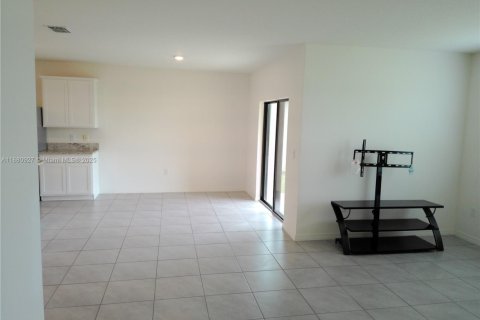 Casa en alquiler en Palm Bay, Florida, 4 dormitorios, 169.83 m2 № 1922351 - foto 24