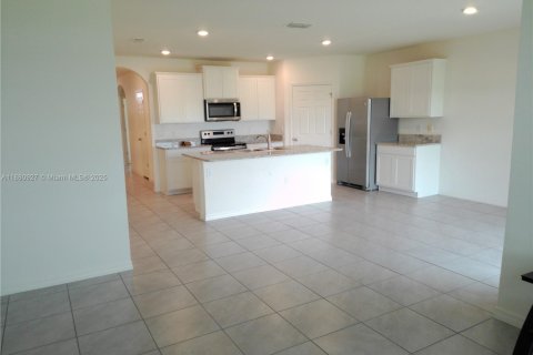 Casa en alquiler en Palm Bay, Florida, 4 dormitorios, 169.83 m2 № 1922351 - foto 18