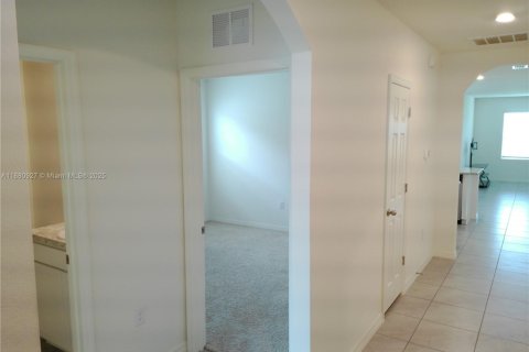 Casa en alquiler en Palm Bay, Florida, 4 dormitorios, 169.83 m2 № 1922351 - foto 12