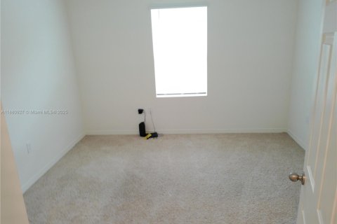 Casa en alquiler en Palm Bay, Florida, 4 dormitorios, 169.83 m2 № 1922351 - foto 16