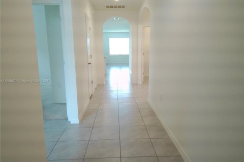 Casa en alquiler en Palm Bay, Florida, 4 dormitorios, 169.83 m2 № 1922351 - foto 11