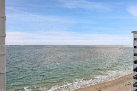Condo in Fort Lauderdale, Florida, 2 bedrooms № 2077243 - photo 11