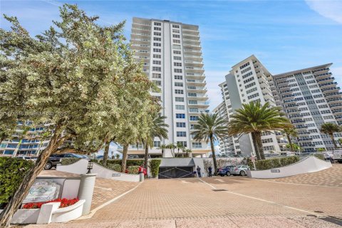 Condo in Fort Lauderdale, Florida, 2 bedrooms № 2077243 - photo 30