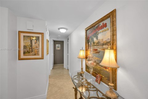 Condo in Fort Lauderdale, Florida, 2 bedrooms № 2077243 - photo 7