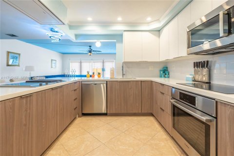 Condo in Fort Lauderdale, Florida, 2 bedrooms № 2077243 - photo 3