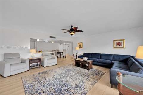 Condo in Fort Lauderdale, Florida, 2 bedrooms № 2077243 - photo 5