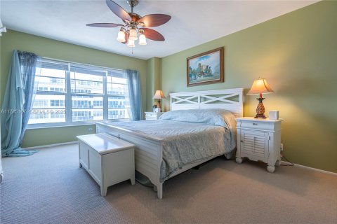 Condo in Fort Lauderdale, Florida, 2 bedrooms № 2077243 - photo 12