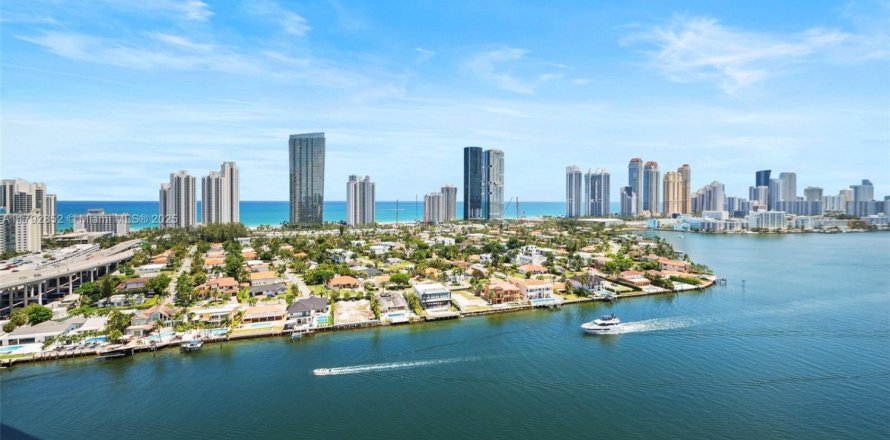 Condominio en Aventura, Florida, 2 dormitorios № 1861517