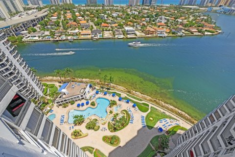 Condominio en venta en Aventura, Florida, 2 dormitorios, 109.72 m2 № 1861517 - foto 2