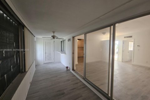 Casa en venta en Miami, Florida, 1 dormitorio, 89.19 m2 № 2008201 - foto 8