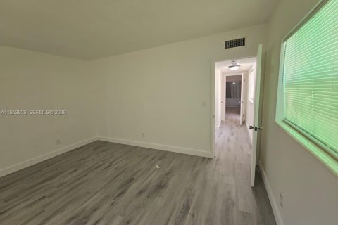 Casa en venta en Miami, Florida, 1 dormitorio, 89.19 m2 № 2008201 - foto 12