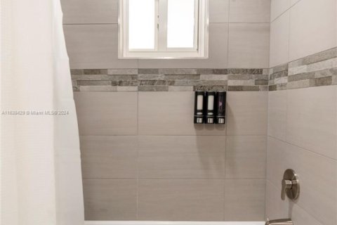 Снять в аренду таунхаус в Катлер-Бей, Флорида 2 спальни, 102.19м2, № 1958078 - фото 23