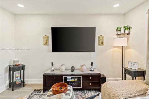 Снять в аренду таунхаус в Катлер-Бей, Флорида 2 спальни, 102.19м2, № 1958078 - фото 3