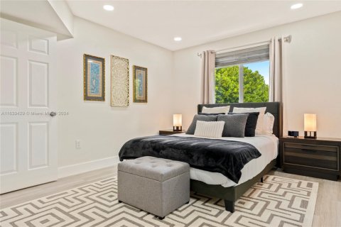 Снять в аренду таунхаус в Катлер-Бей, Флорида 2 спальни, 102.19м2, № 1958078 - фото 18