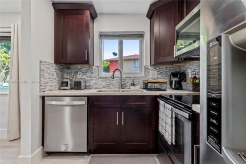 Снять в аренду таунхаус в Катлер-Бей, Флорида 2 спальни, 102.19м2, № 1958078 - фото 9