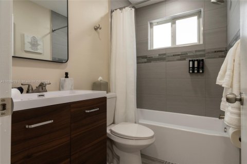 Снять в аренду таунхаус в Катлер-Бей, Флорида 2 спальни, 102.19м2, № 1958078 - фото 21