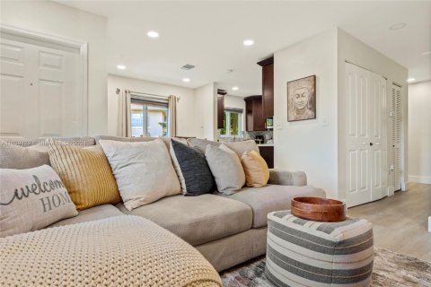 Снять в аренду таунхаус в Катлер-Бей, Флорида 2 спальни, 102.19м2, № 1958078 - фото 4