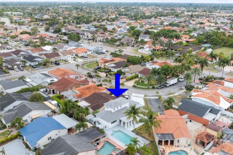 House in Miami, Florida 4 bedrooms, 188.5 sq.m. № 2004316 - photo 4