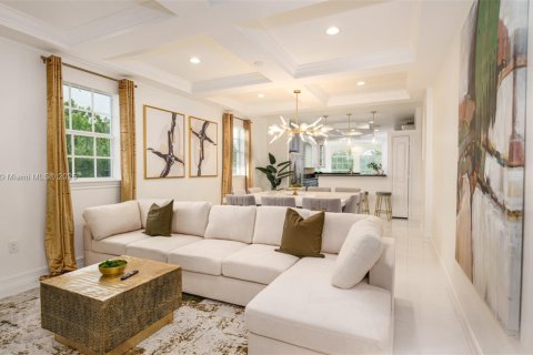 House in Palm City, Florida 9 bedrooms, 458.84 sq.m. № 1951760 - photo 14