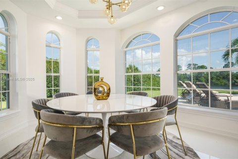 House in Palm City, Florida 9 bedrooms, 458.84 sq.m. № 1951760 - photo 18