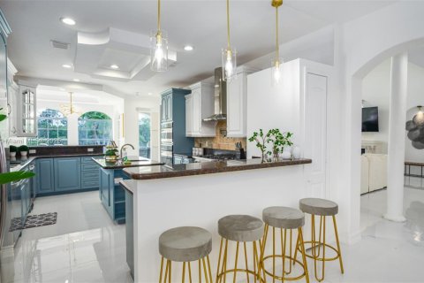 House in Palm City, Florida 9 bedrooms, 458.84 sq.m. № 1951760 - photo 15