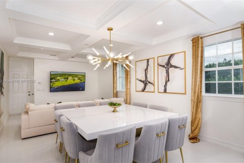 House in Palm City, Florida 9 bedrooms, 458.84 sq.m. № 1951760 - photo 11