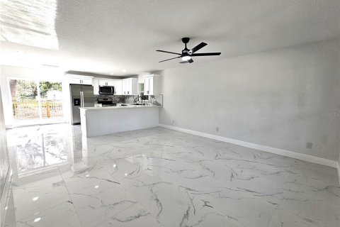 House in Dade City, Florida 3 bedrooms, 111.48 sq.m. № 1737333 - photo 7