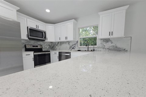House in Dade City, Florida 3 bedrooms, 111.48 sq.m. № 1737333 - photo 11