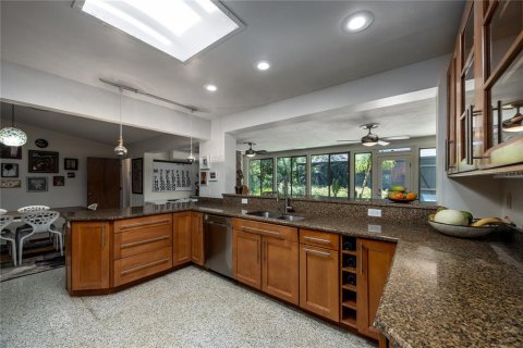 Casa en venta en Gainesville, Florida, 4 dormitorios, 277.22 m2 № 1858285 - foto 5