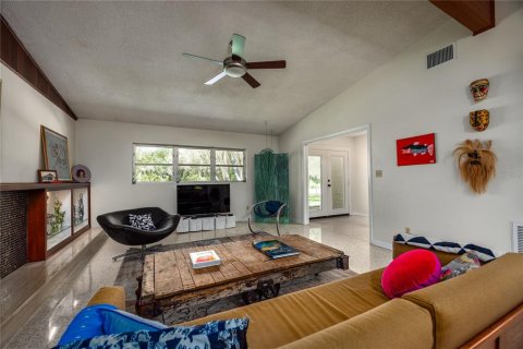 Casa en venta en Gainesville, Florida, 4 dormitorios, 277.22 m2 № 1858285 - foto 17