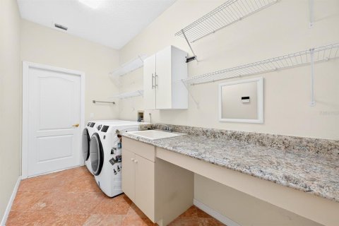 Villa ou maison à vendre à Orlando, Floride: 4 chambres, 228.63 m2 № 2438245 - photo 28