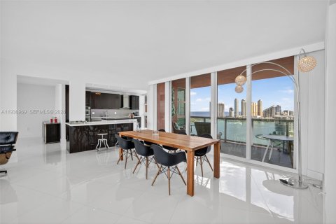 Condo in Aventura, Florida, 3 bedrooms  № 1999044 - photo 1