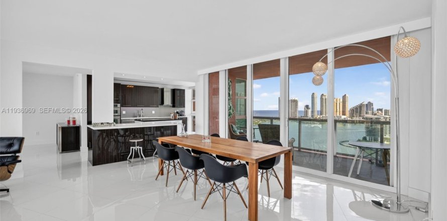 Condo in Aventura, Florida, 3 bedrooms  № 1999044