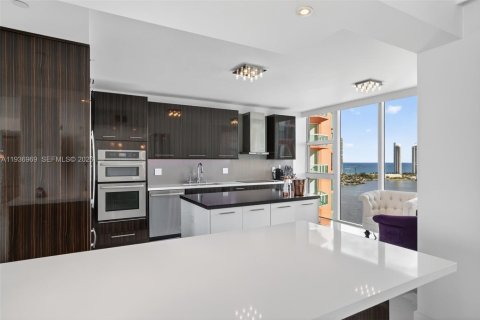 Condo in Aventura, Florida, 3 bedrooms  № 1999044 - photo 14