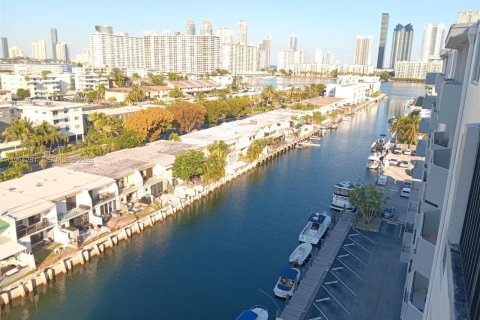 Copropriété à louer à North Miami Beach, Floride: 2 chambres, 103.12 m2 № 2022071 - photo 12