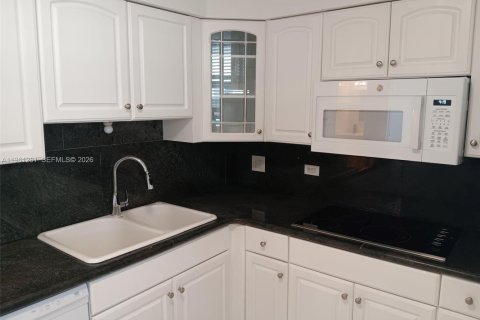Copropriété à louer à North Miami Beach, Floride: 2 chambres, 103.12 m2 № 2022071 - photo 4