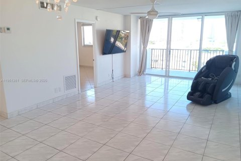 Copropriété à louer à North Miami Beach, Floride: 2 chambres, 103.12 m2 № 2022071 - photo 8