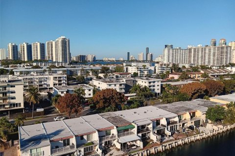 Copropriété à louer à North Miami Beach, Floride: 2 chambres, 103.12 m2 № 2022071 - photo 14