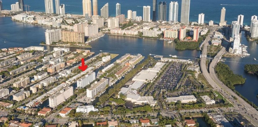 Condo à North Miami Beach, Floride, 2 chambres  № 2022071