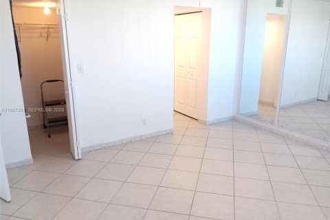 Copropriété à louer à North Miami Beach, Floride: 2 chambres, 103.12 m2 № 2022071 - photo 16