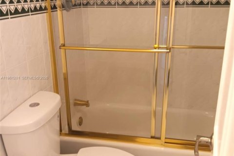 Copropriété à louer à North Miami Beach, Floride: 2 chambres, 103.12 m2 № 2022071 - photo 25
