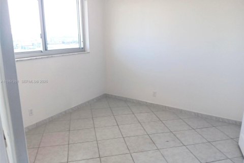 Copropriété à louer à North Miami Beach, Floride: 2 chambres, 103.12 m2 № 2022071 - photo 21