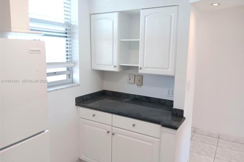 Copropriété à louer à North Miami Beach, Floride: 2 chambres, 103.12 m2 № 2022071 - photo 5