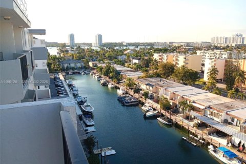 Copropriété à louer à North Miami Beach, Floride: 2 chambres, 103.12 m2 № 2022071 - photo 13