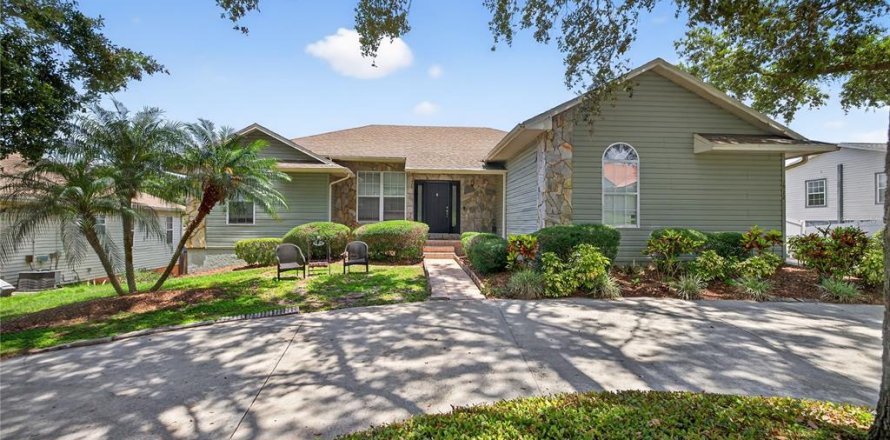 House in Lakeland, Florida 5 bedrooms, 314.94 sq.m. № 1784481
